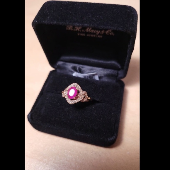 14k ruby Ring - Picture 3 of 9